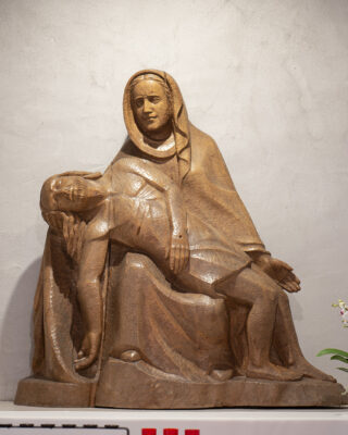 Otto Flath: Pietà in Herz Jesu (Foto: KUNST@SH/Jan Petersen, 2024)