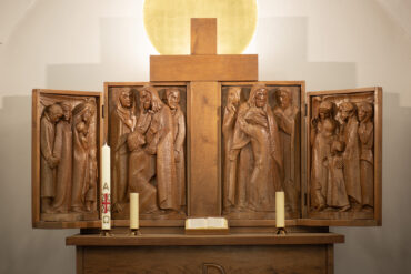 Otto Flath: Altar für die Kreuzkapelle (Foto: KUNST@SH/Jan Petersen, 2024)