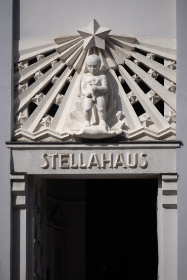Richard Emil Kuöhl: Poseidon am Stellahaus (Foto: KUNST@SH/Jan Petersen, 2024)