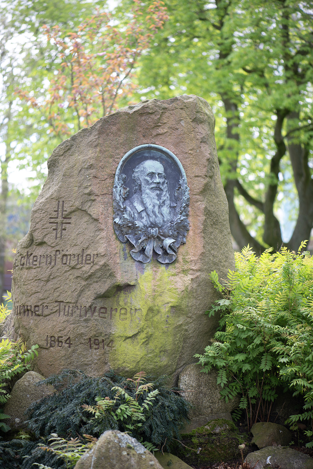 Gedenkstein Eckernförder Männerturnverein (Foto: Kunst@SH/Jan Petersen, 2024)