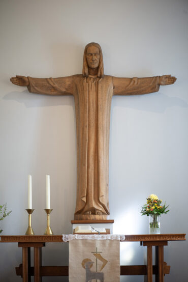 Otto Flath: Christus in der Friedenskirche (Foto: KUNST@SH/Jan Petersen, 2024)