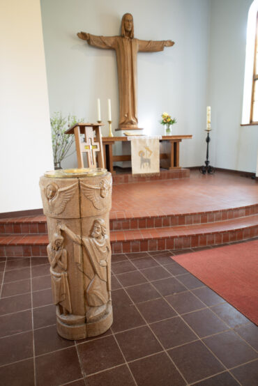 Otto Flath: Taufbecken in der Friedenskirche (Foto: KUNST@SH/Jan Petersen, 2024)