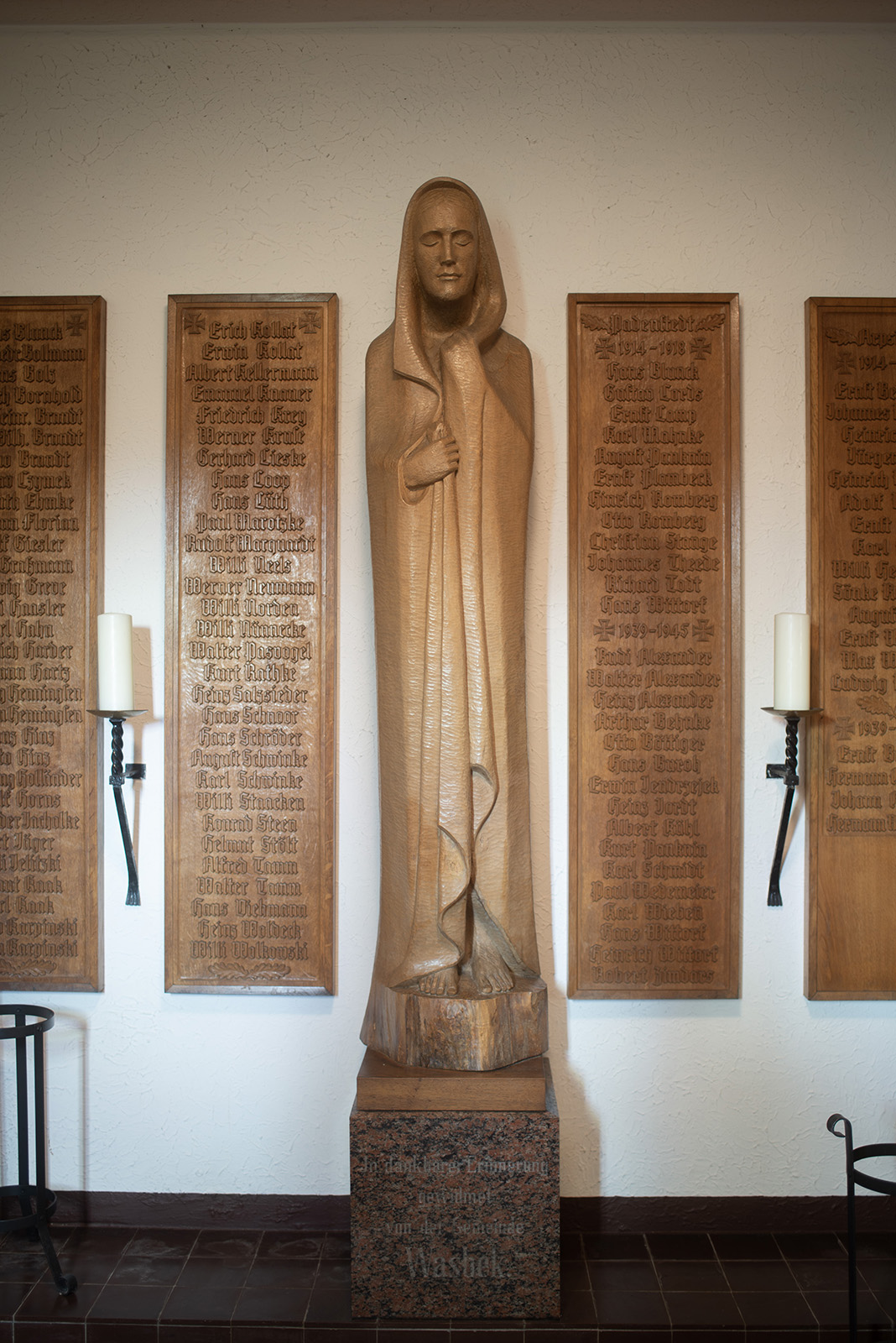 Otto Flath: Ehrenmal in der Friedenskirche (Foto: Kunst@SH/Jan Petersen, 2024)