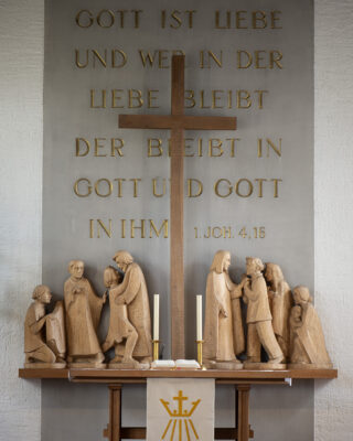 Otto Flath: Altar der Wichernkirche (Foto: KUNST@SH/Jan Petersen, 2024)