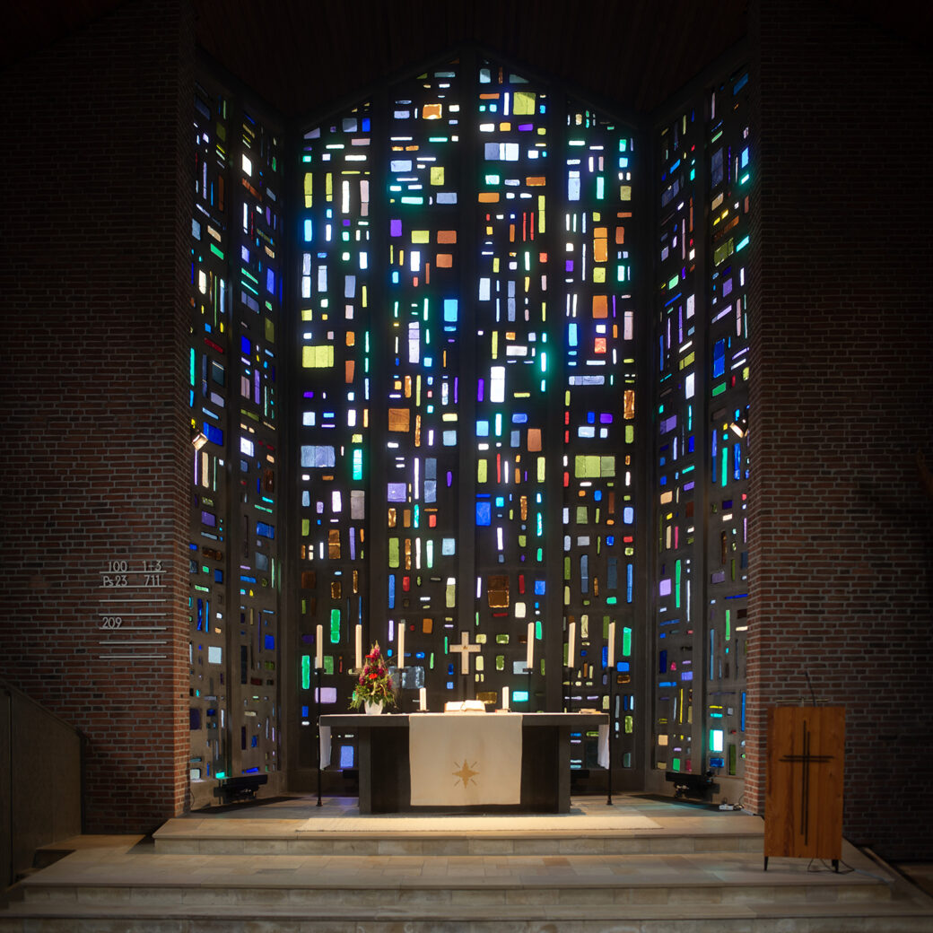 Alfred Roß: Altarfenster in St. Michael (Foto: KUNST@SH/Jan Petersen, 2024)