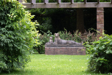 Kurt Bauer: Puma mit Jungen (Foto: Kunst@SH/Jan Petersen, 2024)