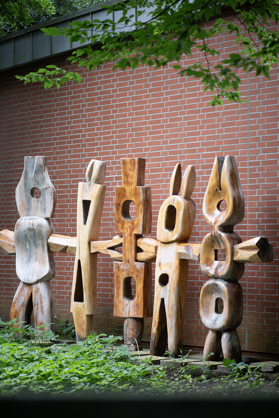 Hermann Uhlig: Gedanken in Holz – Partner Freunde Famliie (Foto: Kunst@SH/Jan Petersen, 2024)