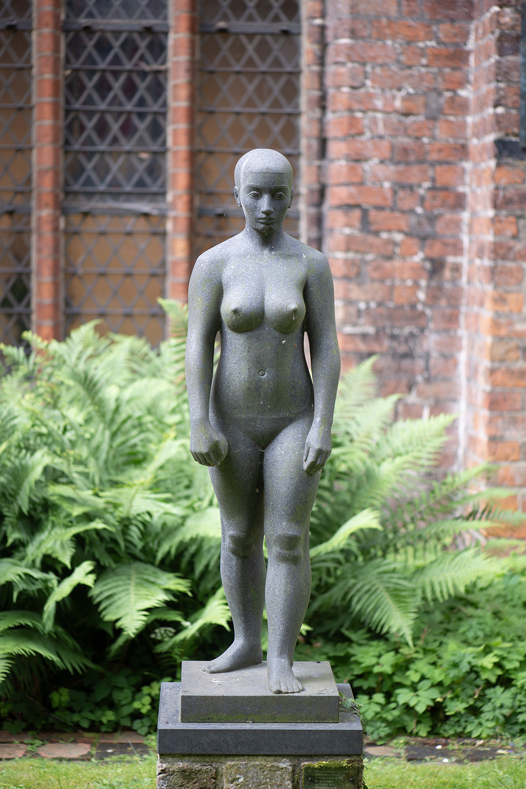 Klaus Kütemeier: Stehende weibliche Figur (Foto: Kunst@SH/Jan Petersen, 2024)