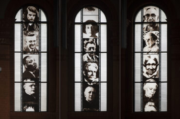 Bernhard Hirche: Altarfenster der Apostelkirche (Foto: KUNST@SH/Jan Petersen, 2023)