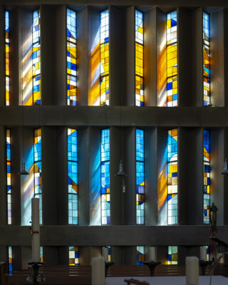 Herbert Spangenberg: Fenster in St. Bonifatius (Foto: KUNST@SH/Jan Petersen, 2023)