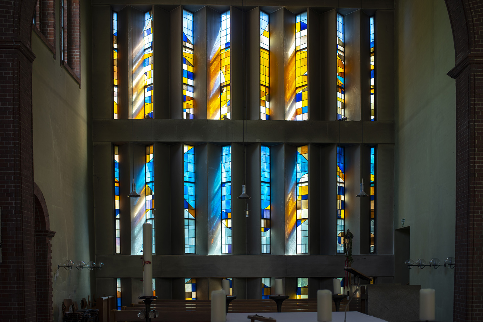 Herbert Spangenberg: Fenster in St. Bonifatius (Foto: KUNST@SH/Jan Petersen, 2023)