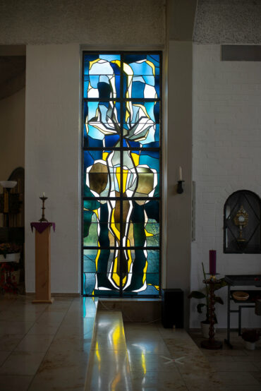 Theo M. Landmann: Fenster der St. Stephanus Kirche (Foto: KUNST@SH/Jan Petersen, 2020)