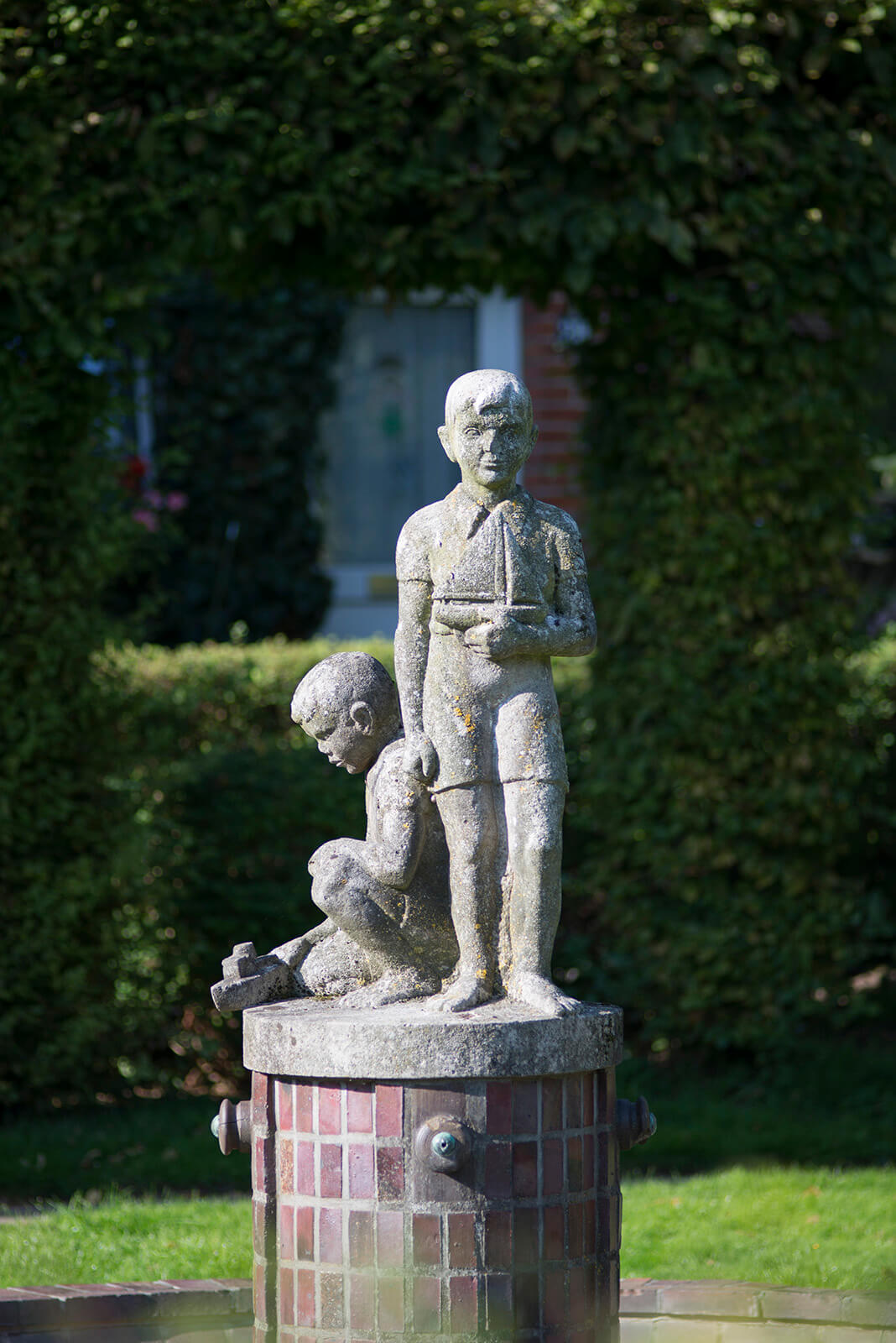 Erich Schmidt-Kabul: Jungen mit Schiffchen, (Foto: KUNST@SH/Jan Petersen)