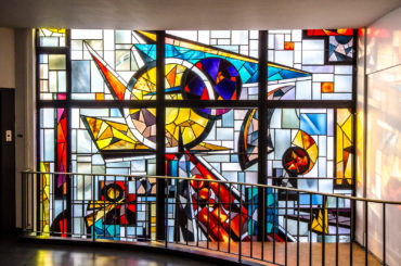 Ernst Günter Hansing: Bleiglasfenster an der HNO Kiel, (Foto: KUNST@SH/Jan Petersen)