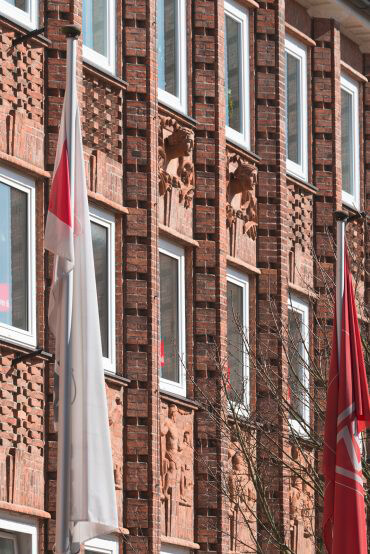 Franz Schweighofer: Figurenfassade Gewerkschaftshaus (Foto: KUNST@SH/Jan Petersen, 2017)