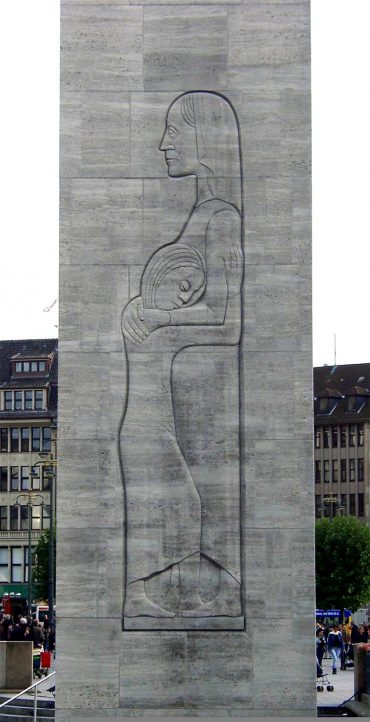 Trauernde Mutter mit Kind, Foto: Wikipedia (gemeinfrei, 2004)