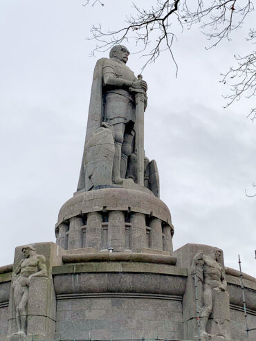 Hugo Lederer: Bismarck-Denkmal (Foto: KUNST@SH/Jan Petersen, 2023)