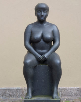 Klaus Kütemeier: Sitzende weibliche Figur, (Foto: KUNST@SH/Jan Petersen)