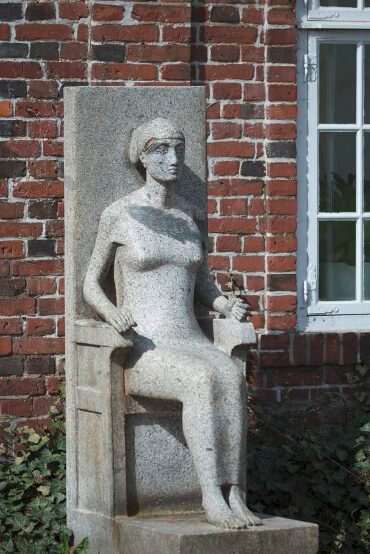 Klaus Kütemeier: Sitzende weibliche Figur (Foto: KUNST@SH/Jan Petersen)