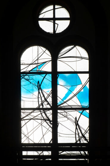 Lukas Derow: Emporenfenster St. Jürgen (Foto: Kunst@SH/Jan Petersen, 2021)