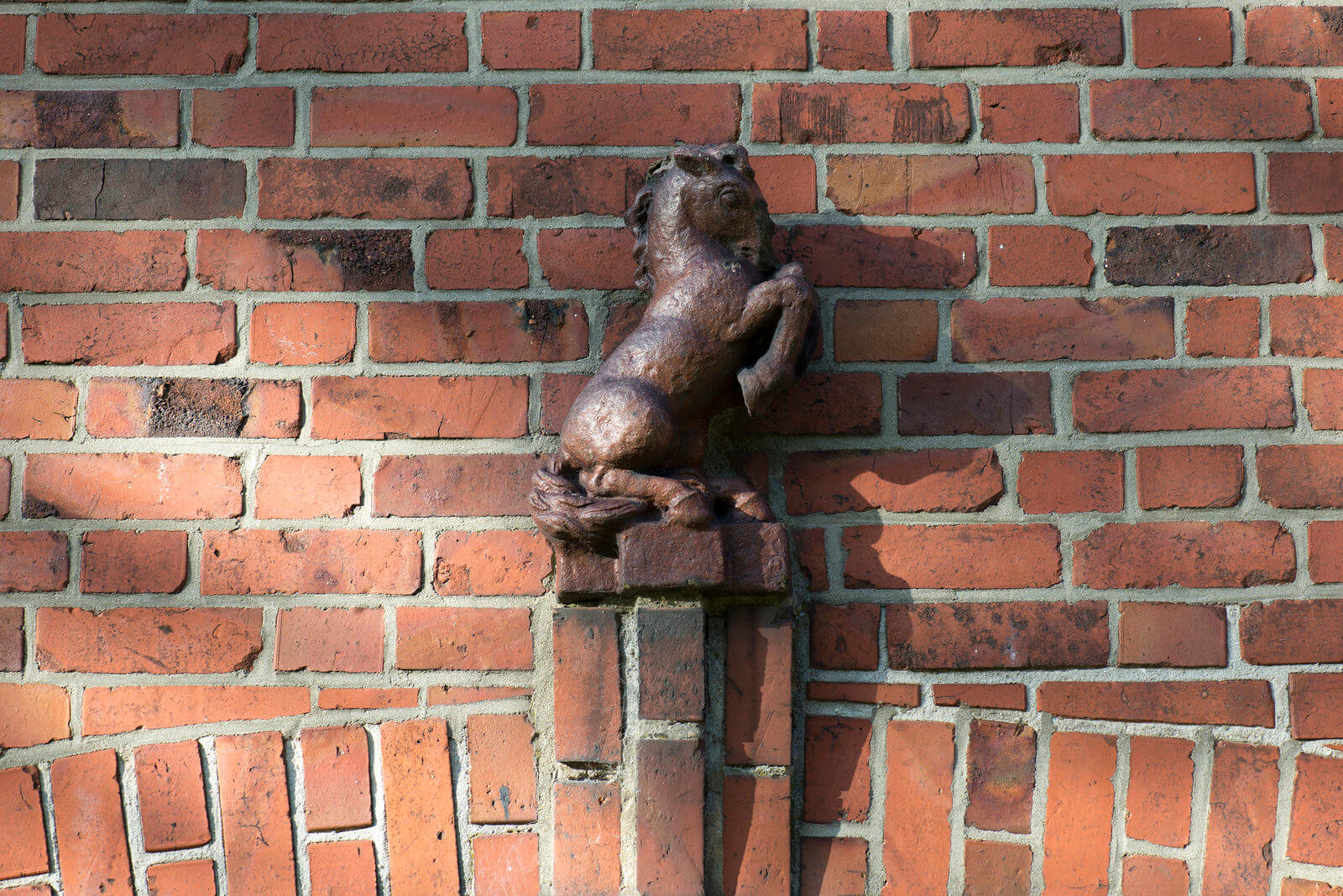 Tierkeramik in der Stoschstraße, (Foto: KUNST@SH/Jan Petersen)