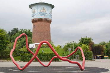 Schiffsmotive am Wasserturm in Kiel-Dietrichsdorf, (Foto: KUNST@SH/Jan Petersen)