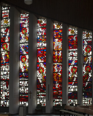 Claus Wallner: Seitenfenster der St. Jürgen-Kirche (Foto: Kunst@SH/Jan Petersen, 2021)