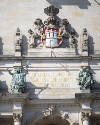 Diverse Künstler: Allegorien am Hamburger Rathaus (Foto: Kunst@SH/Jan Petersen, 2022)