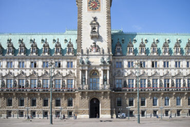 Diverse Künstler: Allegorien am Hamburger Rathaus (Foto: Kunst@SH/Jan Petersen, 2022)