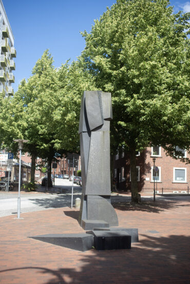 Jörg Plickat: Dithmarscher Stele (Foto: Kunst@SH/Jan Petersen, 2024)