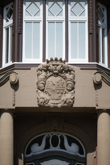 August Henneberger: Fassenschmuck am Kinderkrankenhaus (Foto: Kunst@SH/Jan Petersen, 2024)