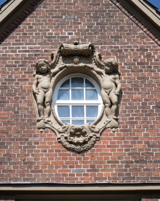 August Henneberger: Fassenschmuck am Kinderkrankenhaus (Foto: Kunst@SH/Jan Petersen, 2024)