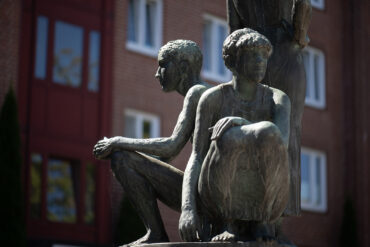 Edgar Augustin: Reliefsäule (Foto: Kunst@SH/Jan Petersen, 2024)