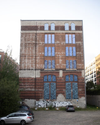 Stefan Kiefer u.a.: Die Blaue Mauer (Foto: Kunst@SH/Jan Petersen, 2024)