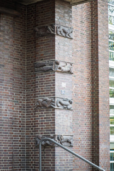 Richard Emil Kuöhl: Tierkreiszeichen-Reliefs (Foto: Kunst@SH/Jan Petersen, 2024)