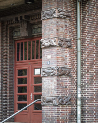 Richard Emil Kuöhl: Tierkreiszeichen-Reliefs (Foto: Kunst@SH/Jan Petersen, 2024)