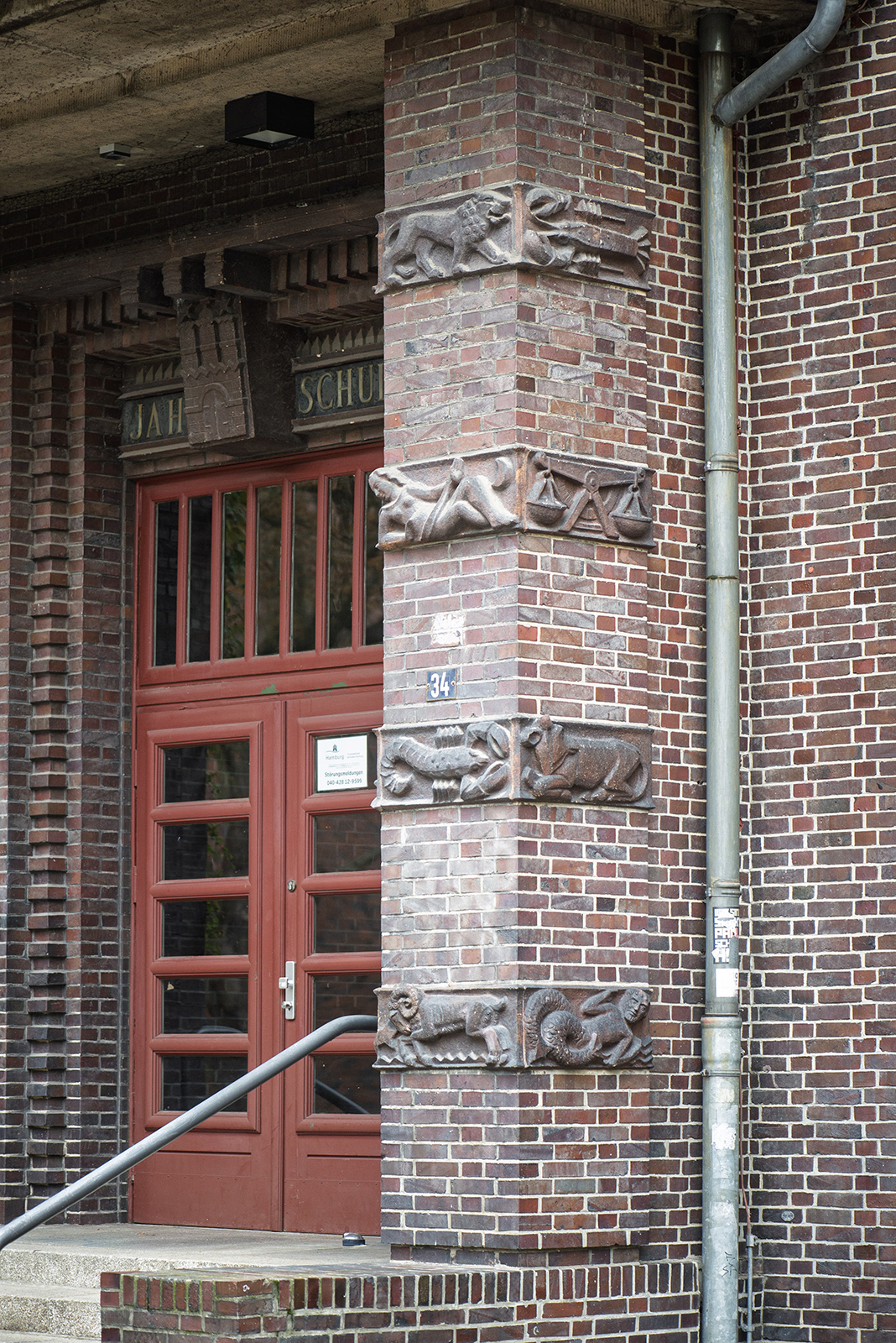 Richard Emil Kuöhl: Tierkreiszeichen-Reliefs (Foto: Kunst@SH/Jan Petersen, 2024)